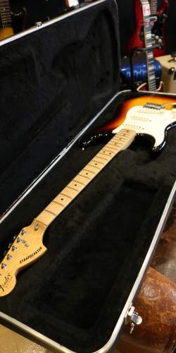 Fender Stratocaster Gaucher Sunburst de 1978