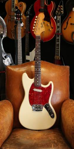 Fender Musicmaster II Olympic White de 1965