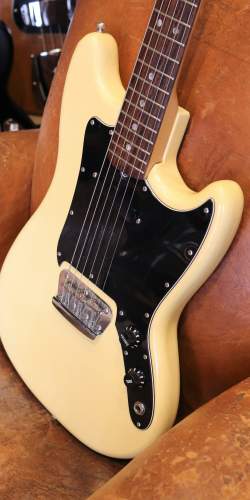 Fender Musicmaster Olympic White de 1978