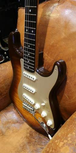 Fender Custom Shop Artisan Tamo Ash Stratocaster de 2018