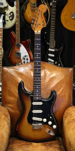Fender Stratocaster Hardtail Sunburst de 1975
