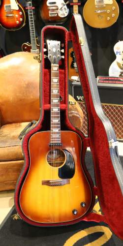 Gibson J-160E Sunburst de 1974