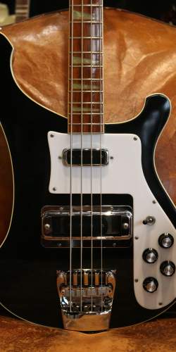 Rickenbacker 4001 Jetglo de 1975