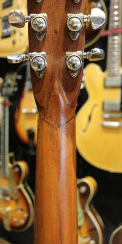 Martin D-28 Naturelle de 1957 (restaurée)