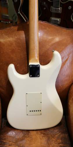 Squier Standard Stratocaster ST-362 Artic White (MIJ) de 1985