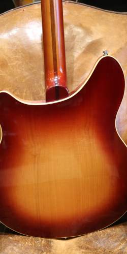 Rickenbacker 330 Fireglo de 1991