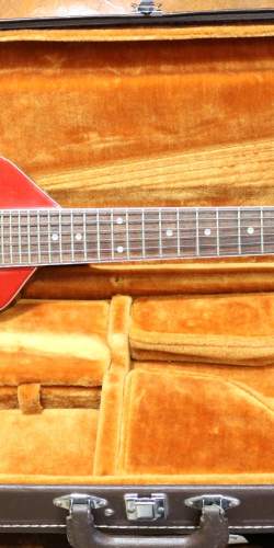 Hondo Chiquita Candy Apple Red + Hardcase des 1980's