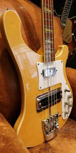 Rickenbacker 4001 Mapleglo de 1975