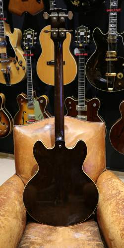 Gibson EB-2 Sunburst de 1964