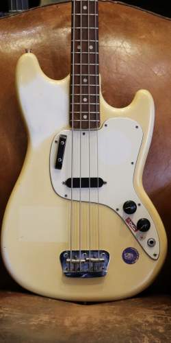 Fender Musicmaster Bass Olympic White de 1974