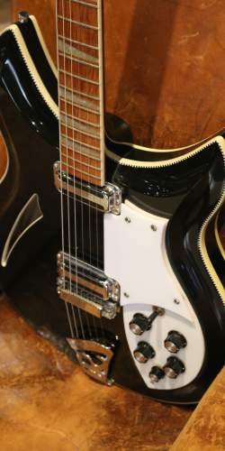 Rickenbacker 381v69 Jetglo de 1996