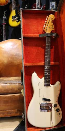 Fender Bronco White (refinish) de 1974