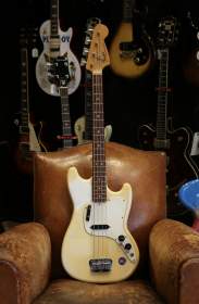 Fender Musicmaster Bass Olympic White de 1974