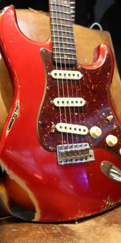 Fender Stratocaster Custom Shop 1960 Roasted Heavy Relic Limited Edition Candy Apple Red over 3 Tone Sunburst de 2018