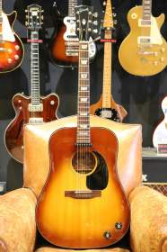 Gibson J-160E Sunburst de 1974