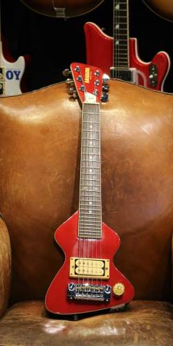 Hondo Chiquita Candy Apple Red + Hardcase des 1980's