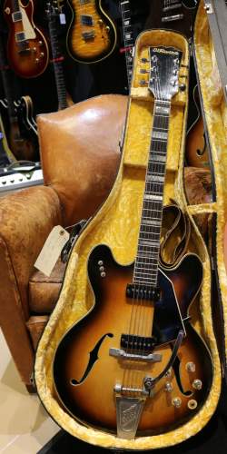 Favino type ES-335 (ES-330) Sunburst des années 1960