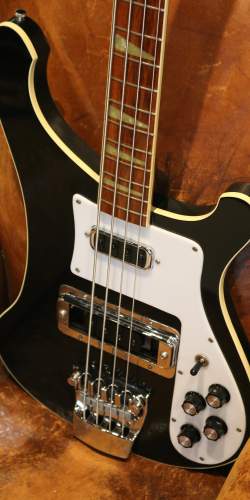 Rickenbacker 4001 Jetglo de 1975