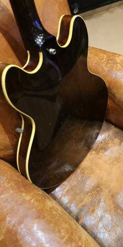 Gibson EB-2 Sunburst de 1964