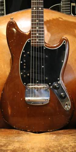 Fender Mustang Mocha / Walnut de 1976