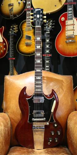 Gibson SG Standard "Large Guard" Maestro Vibrola Cherry Red de 1968