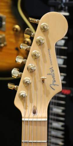 Fender 50th Anniversary American Deluxe Stratocaster Sunburst de 2004