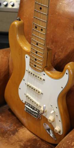 Fender Stratocaster Naturelle de 1972 (revernie)