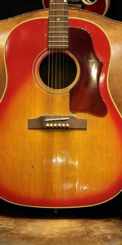 Gibson J-45 Cherryburst de 1966