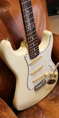 Squier Standard Stratocaster ST-362 Artic White (MIJ) de 1985