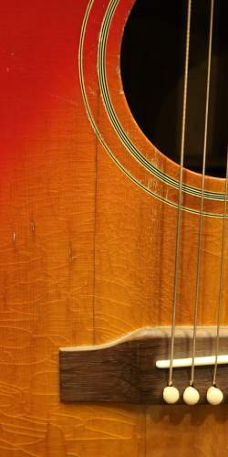 Gibson J-45 Cherryburst de 1966