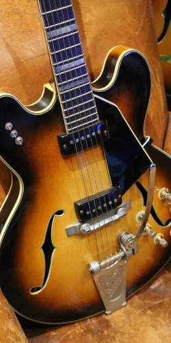 Favino type ES-335 (ES-330) Sunburst des années 1960