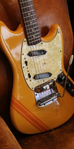 Fender Mustang Yellow Competition (Matching Headstock) de 1969