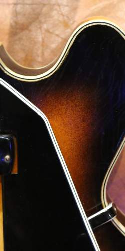 Favino type ES-335 (ES-330) Sunburst des années 1960