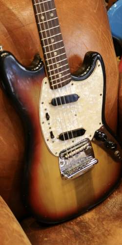 Fender Mustang Sunburst de 1973