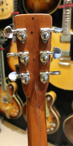 Martin D-28 Naturelle de 1957 (restaurée)