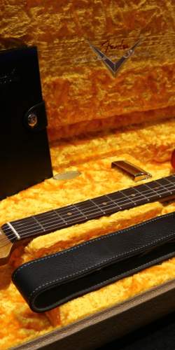 Fender Stratocaster Custom Shop 1960 Roasted Heavy Relic Limited Edition Candy Apple Red over 3 Tone Sunburst de 2018