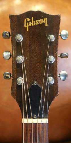 Gibson J-50 Deluxe de 1972
