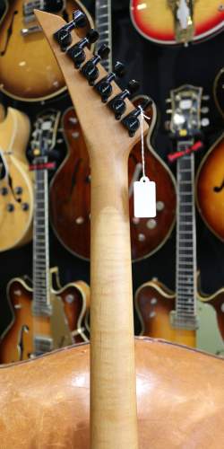 Jackson San Dimas Custom Shop Bolt On Black de 1986, signée par Grover Jackson lui-même !