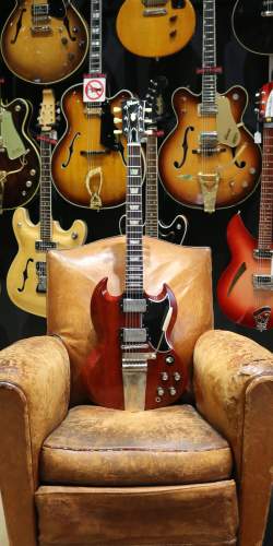 Gibson 64’ SG Standard  Custom Shop Murphy Lab With Maestro Vibrola Cherry Red Aged de 2022