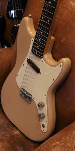 Fender Musicmaster Desert Sand de 1960