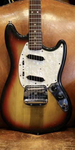 Fender Mustang Sunburst de 1973