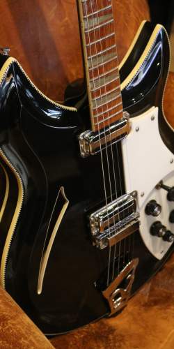 Rickenbacker 381v69 Jetglo de 1996