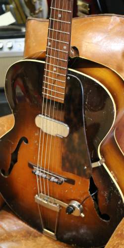 Gibson L-50 Sunburst de 1936 avec micro Stimer