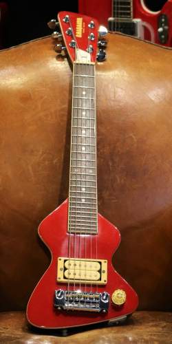 Hondo Chiquita Candy Apple Red + Hardcase des 1980's