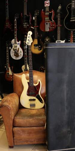 Fender Jazz Bass Olympic White (Matching Headstock) de 1965