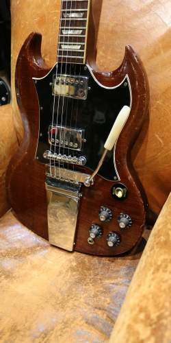 Gibson SG Standard "Large Guard Maestro" Vibrola Cherry de 1969