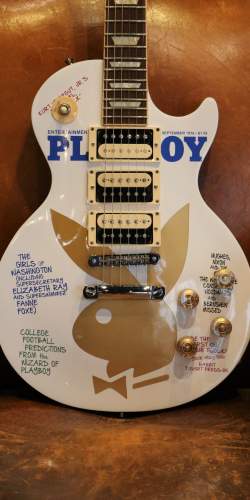 Gibson Les Paul Traditionnal 3 Pickup 2000's Custom Finish (Playboy 1976)