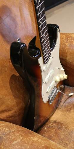 Fender Deluxe Stratocaster Plus Sunburst de 1988.