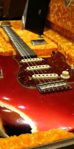 Fender Stratocaster Custom Shop 1960 Roasted Heavy Relic Limited Edition Candy Apple Red over 3 Tone Sunburst de 2018
