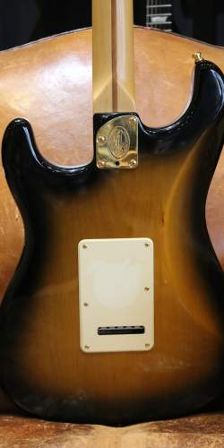 Fender 50th Anniversary American Deluxe Stratocaster Sunburst de 2004